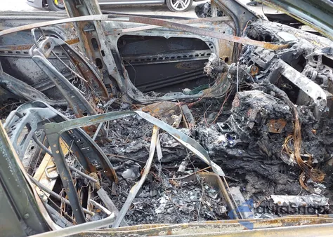 2014 Mercedes-Benz E 350 4Matic из США, поврежденный, VIN WDDHF8JB8EA853401